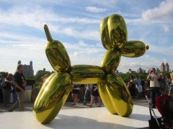 Koons' balloon dog sculpture